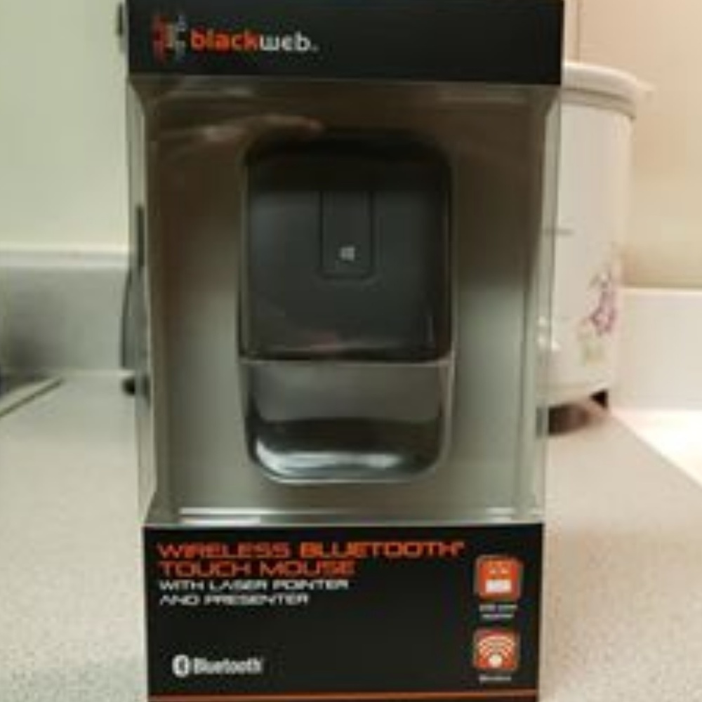 BlackWeb Wireless Mouse w/Laser Pointer
